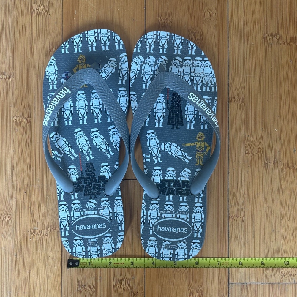 Havaianas Star Wars Stormtrooper Flip Flops - Gray, White & Gold - Picture 10 of 11